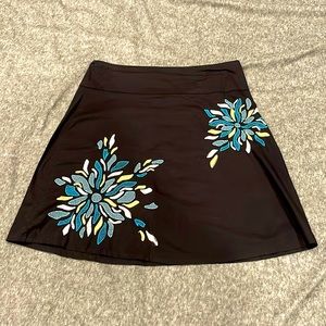 Bright floral embroidered black skirt, juniors 7, women s/m
